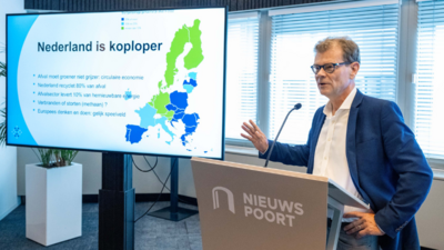 Bart van de Leemput geeft een toespraak in Nieuwspoort op 9 september 2011